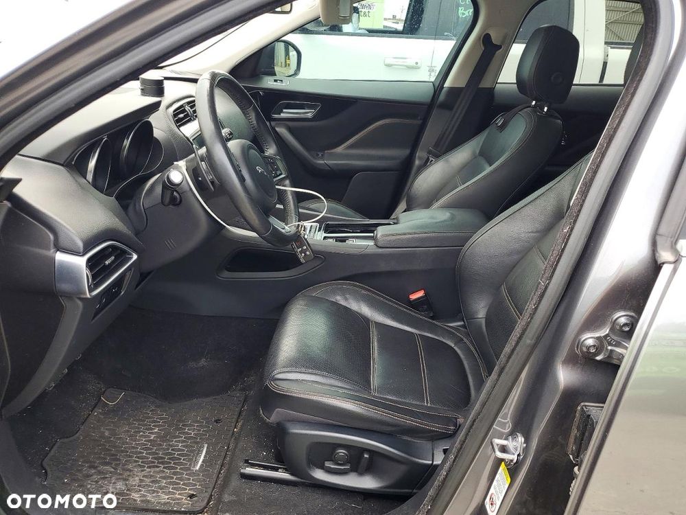 Jaguar F-Pace 25t AWD Prestige - 7