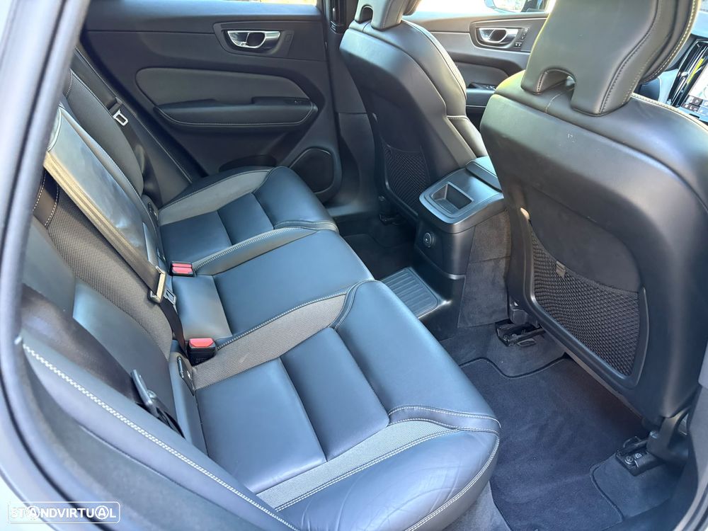 Volvo XC 60 2.0 T6 PHEV R-Design AWD - 27
