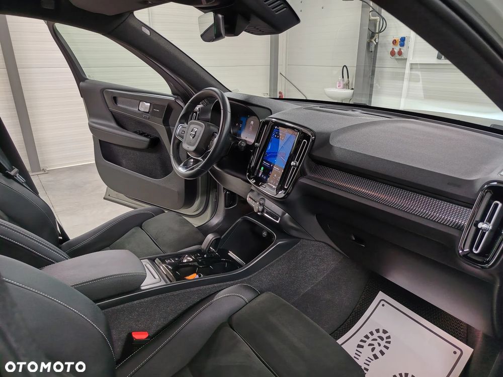 Volvo XC 40 B4 Plus Dark - 27