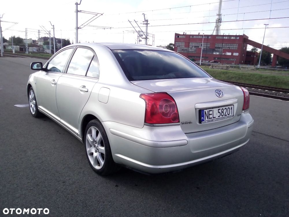 Toyota Avensis - 11