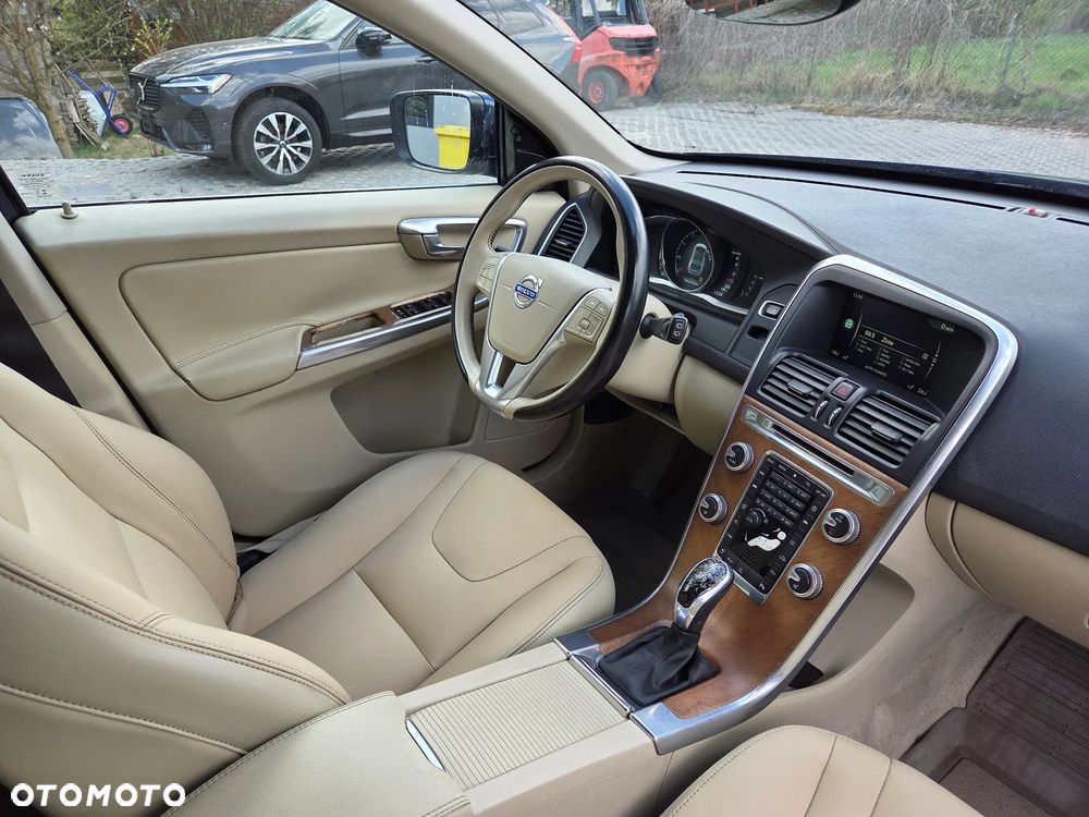 Volvo XC 60 T5 Drive-E Momentum - 9
