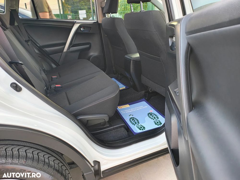 Toyota RAV4 2.0 D-4D 2WD Executive - 18