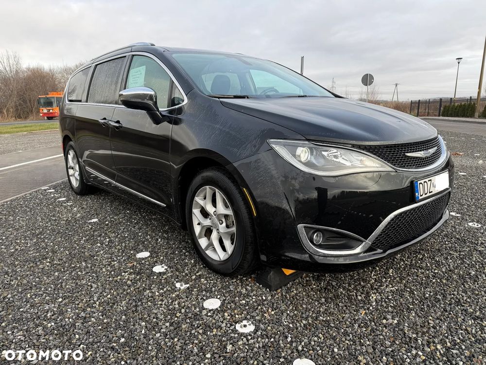 Chrysler Pacifica - 2