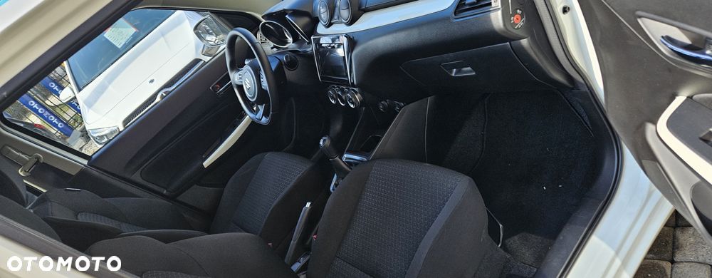 Suzuki Swift 1.2 Premium Plus - 35