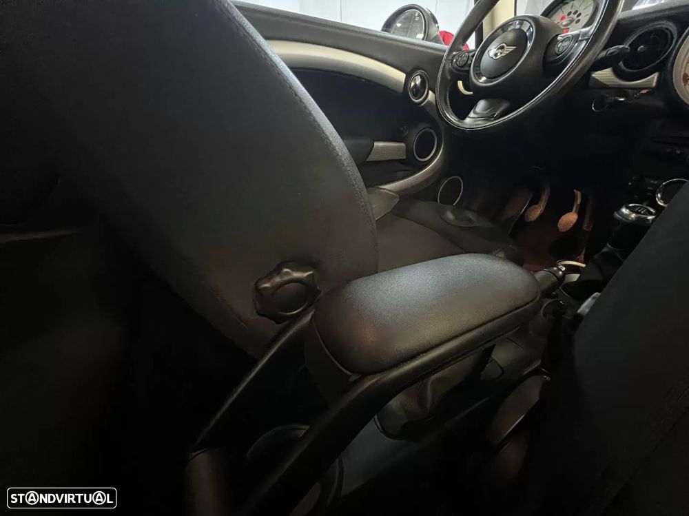 MINI 3 Portas Cooper D - 18