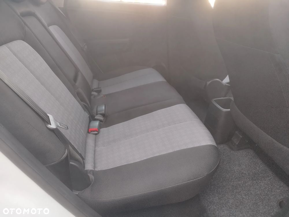 Kia Venga - 11