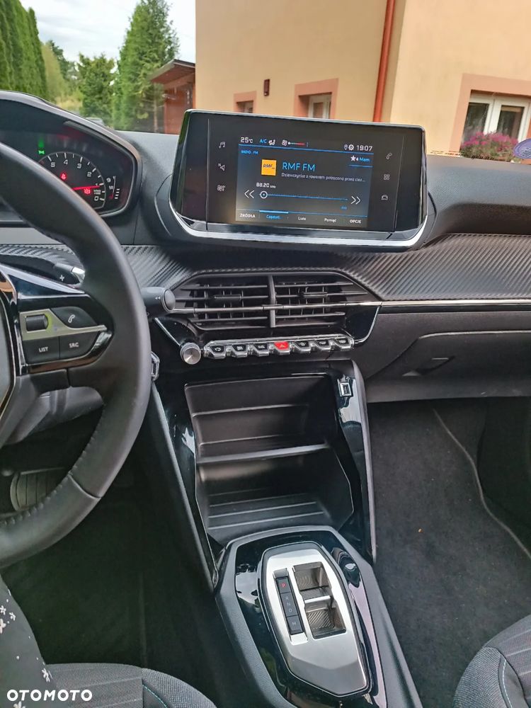 Peugeot 208 PureTech 100 EAT8 Allure - 20