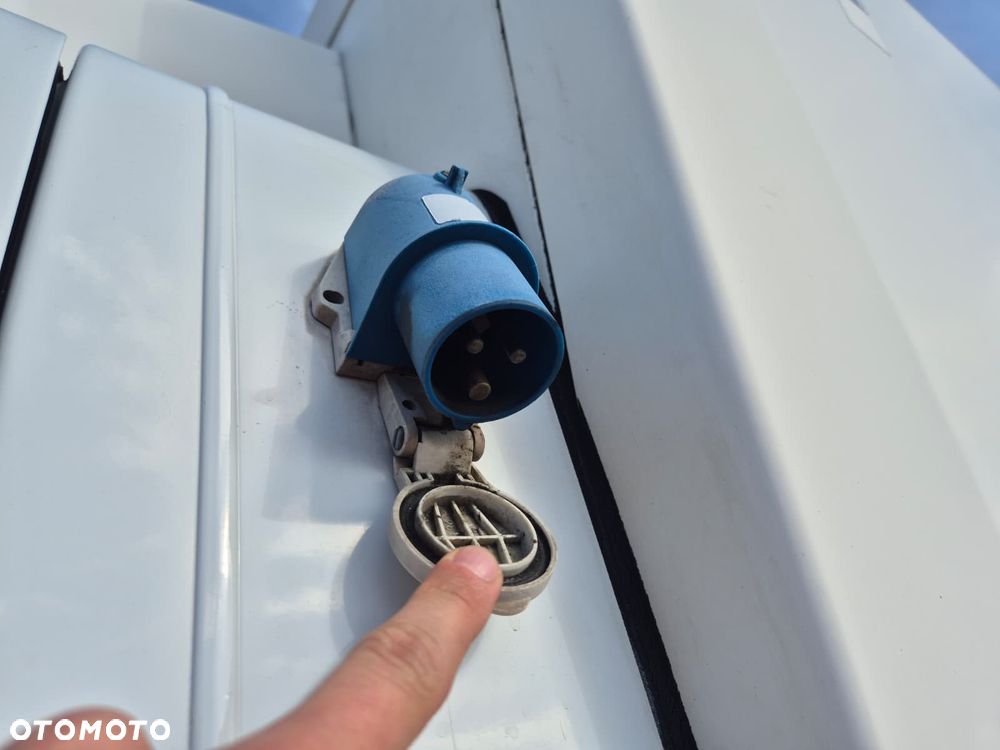 Renault Trafic 115KM / CHŁODNIA IZOTERMA / THERMO KING / PO SERWISACH / GOTOWY DO PRACY / WTYCZKA ZEWNĘTRZNA / 3 MIEJSCA / BEZWYPADKOWY - 14