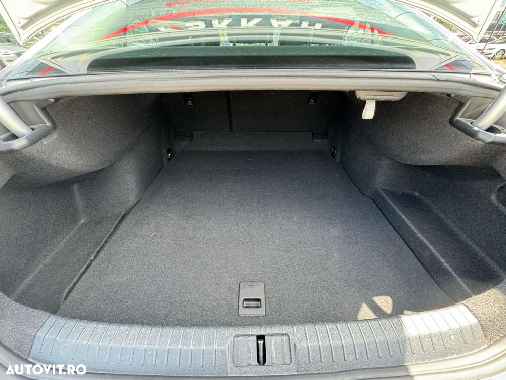 Volkswagen Passat 2.0 TDI DSG Advance - 34
