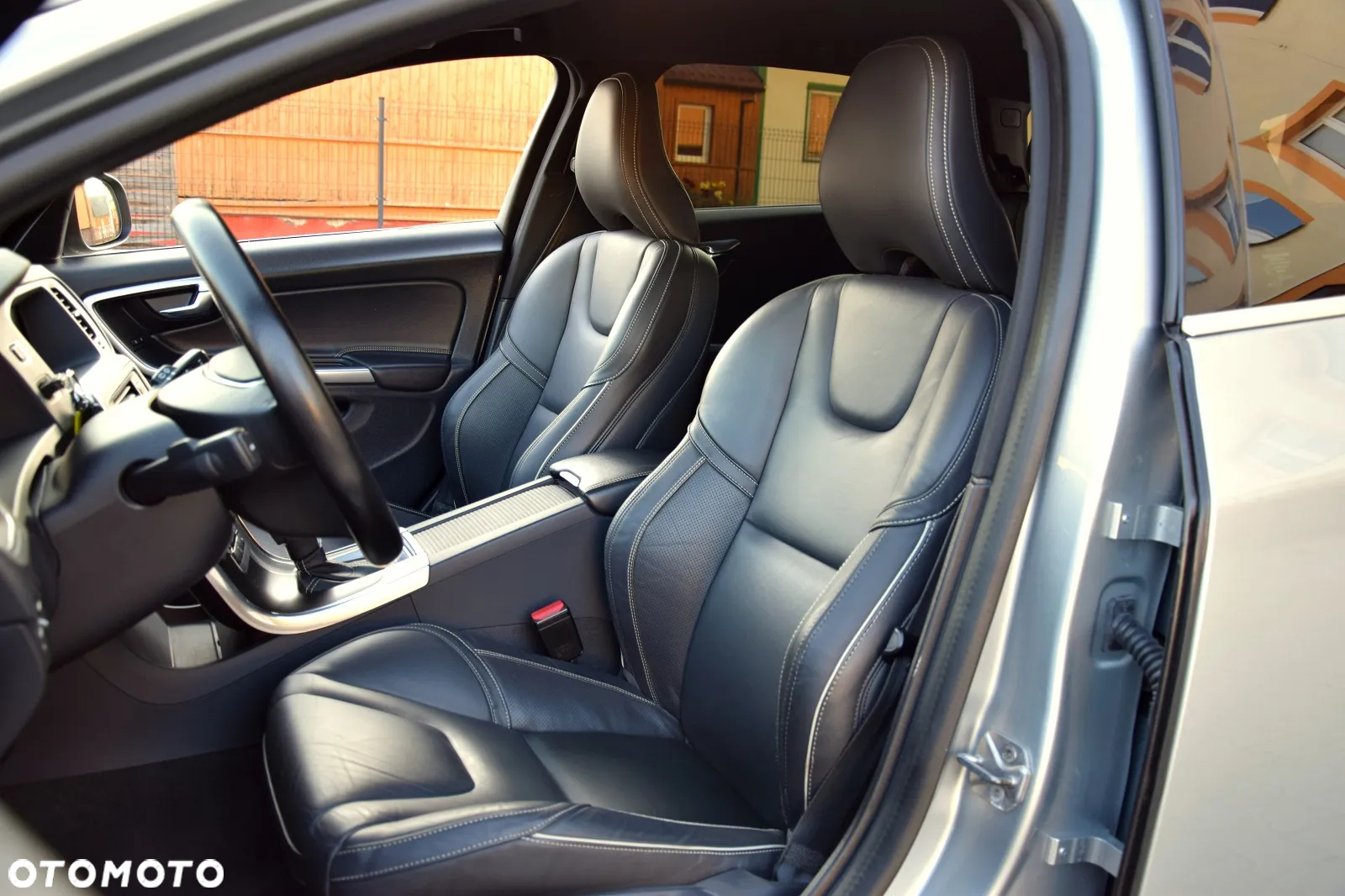 Volvo V60 D5 AWD R-Design Summum - 19