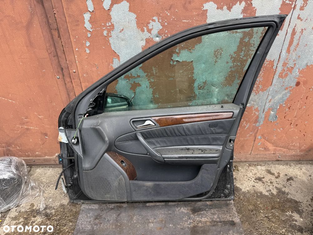 Drzwi prawe Mercedes C-Klasa W203 prawy przód przednie kolor 197 OE - 5