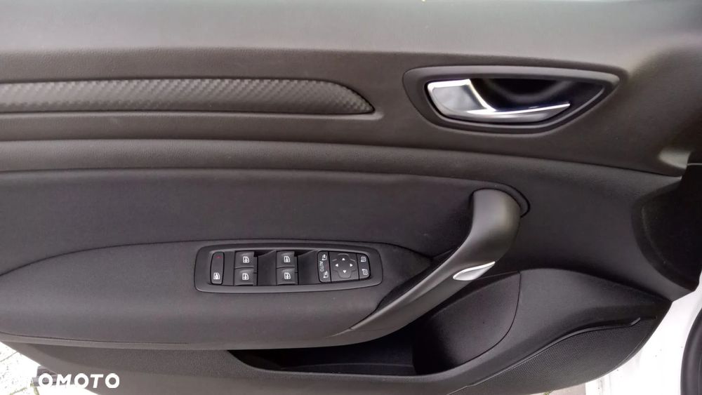 Renault Megane ENERGY TCe 140 EDC LIMITED - 15