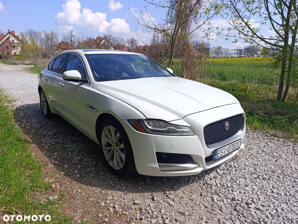 Jaguar XF 25t Prestige - 3