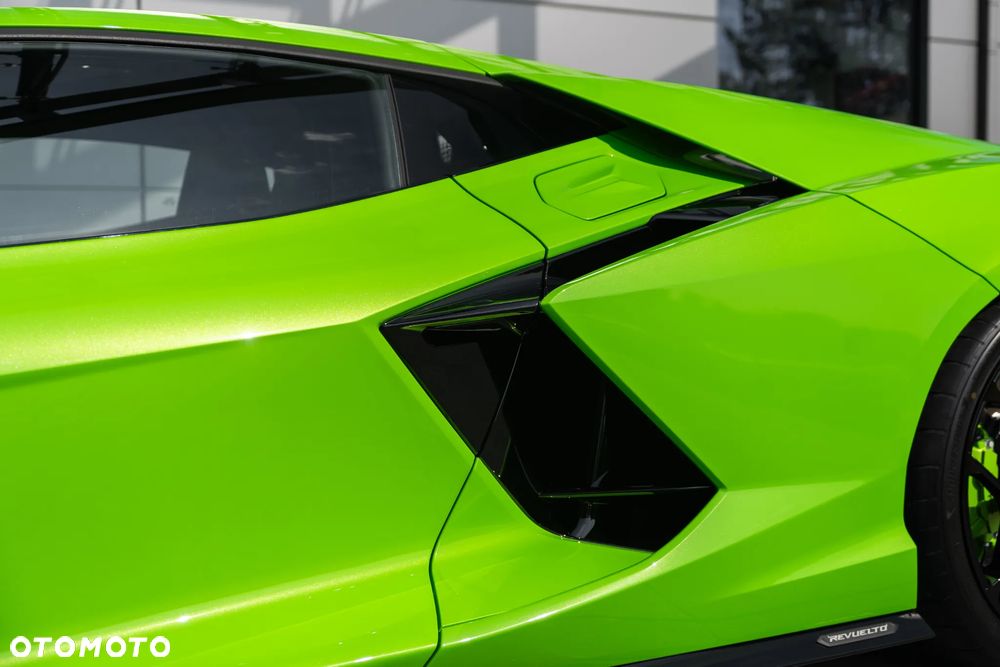 Lamborghini Revuelto - 12