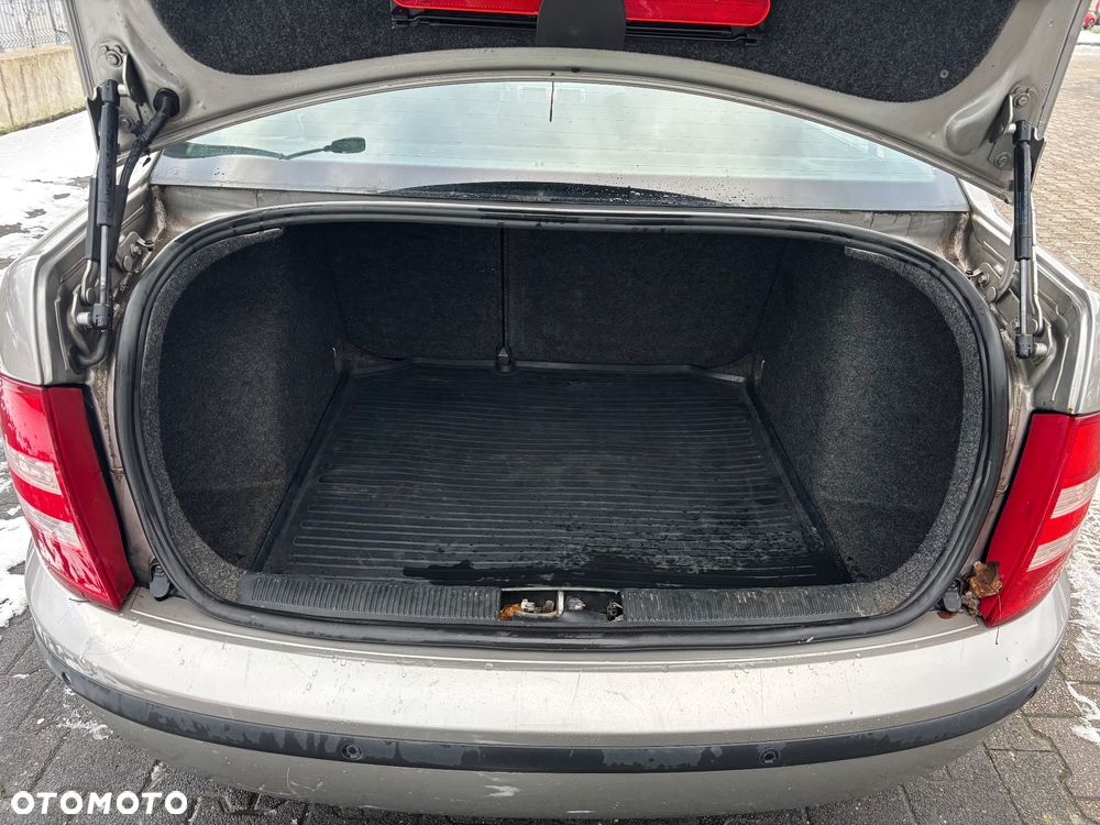 Skoda Fabia 1.4 16V Active - 5