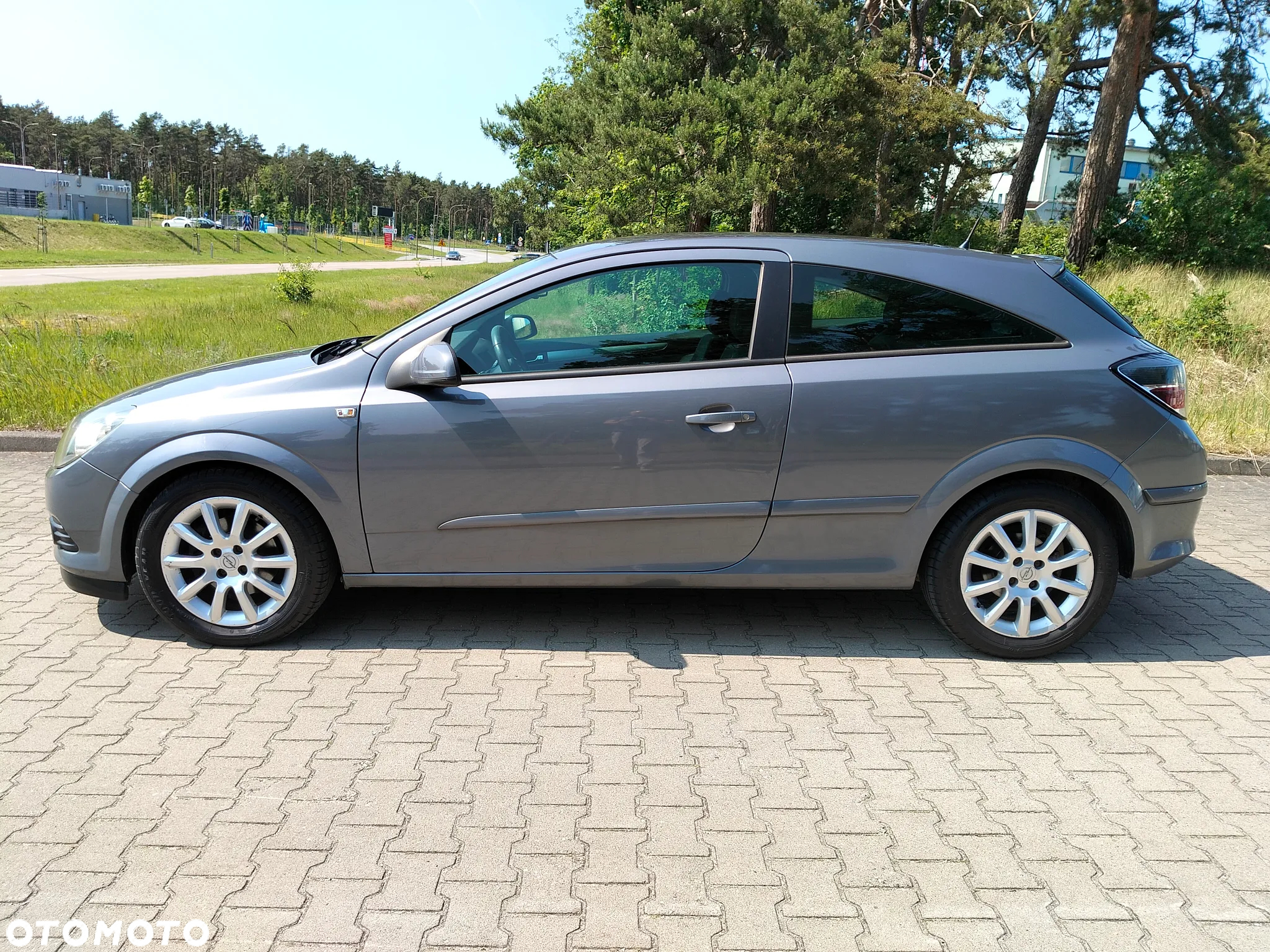 Opel Astra III GTC 1.4 Cosmo - 4