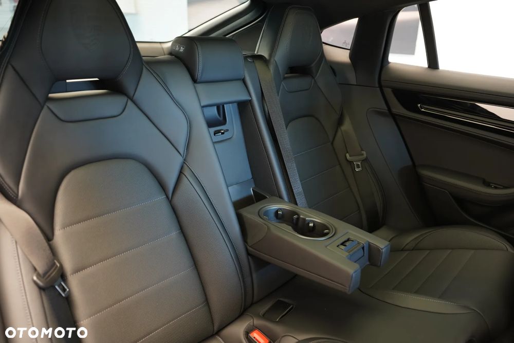Porsche Panamera 4S E-Hybrid PHEV - 11