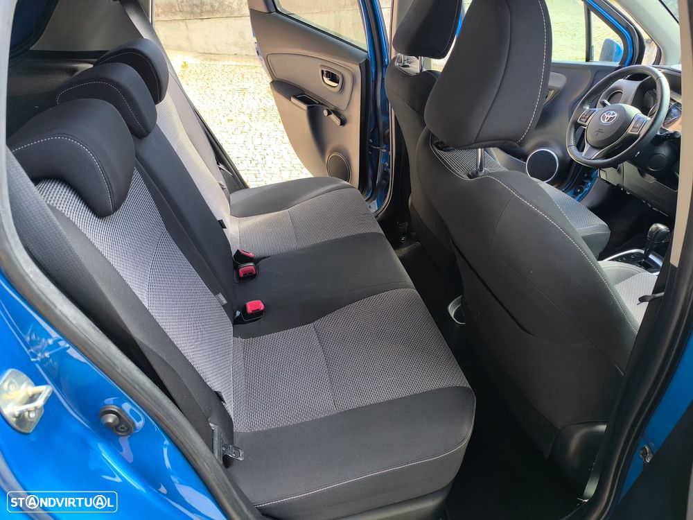 Toyota Yaris 1.5 HSD Comfort+Navi - 12