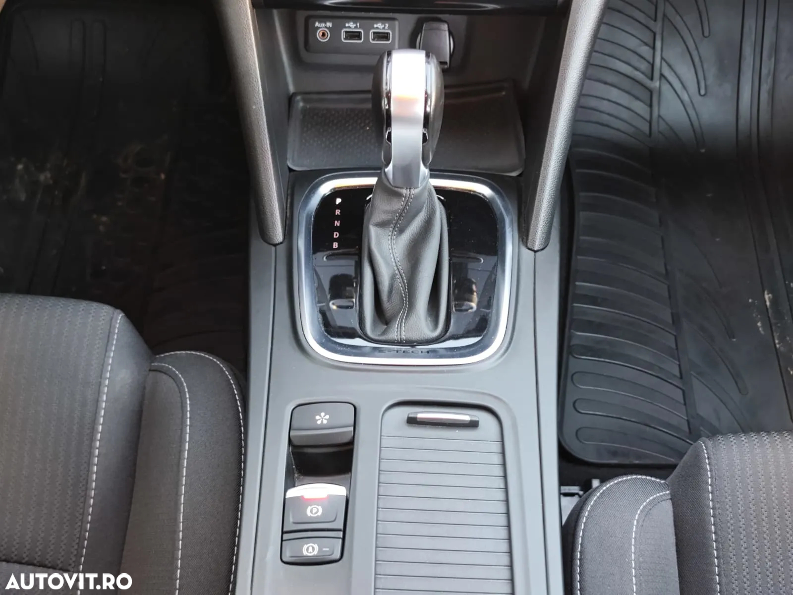 Renault Megane Grandtour E-TECH Plug-in 160 BUSINESS EDITION - 21