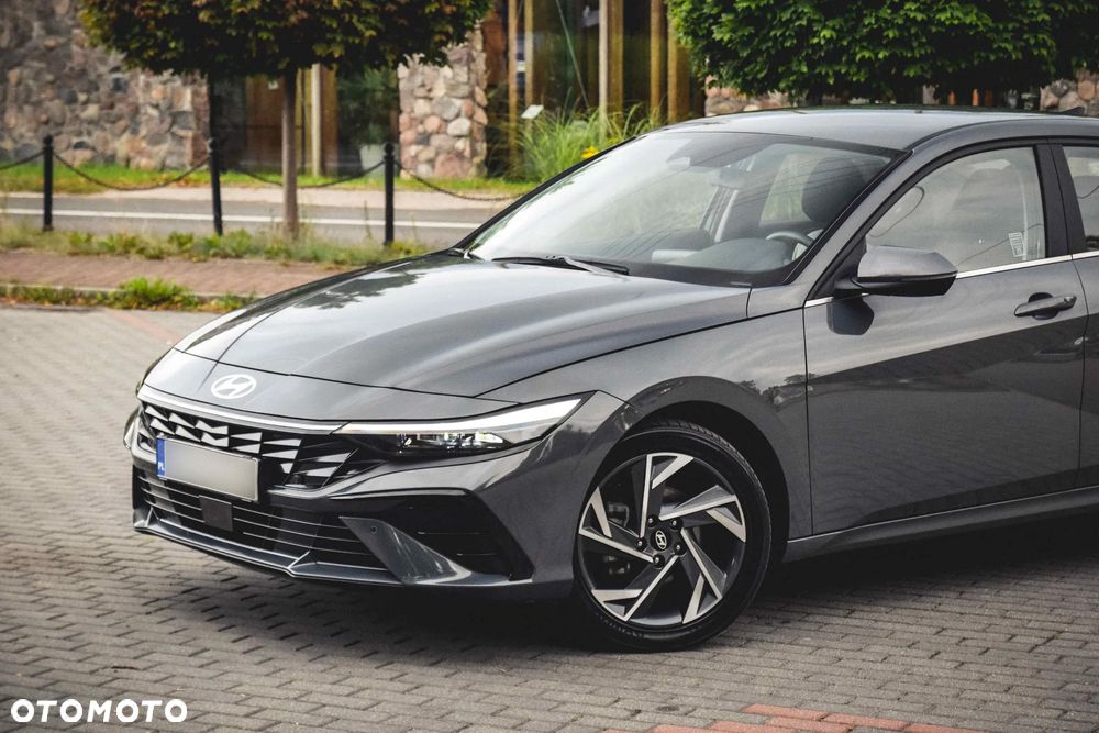 Hyundai Elantra 1.6 Executive - 9