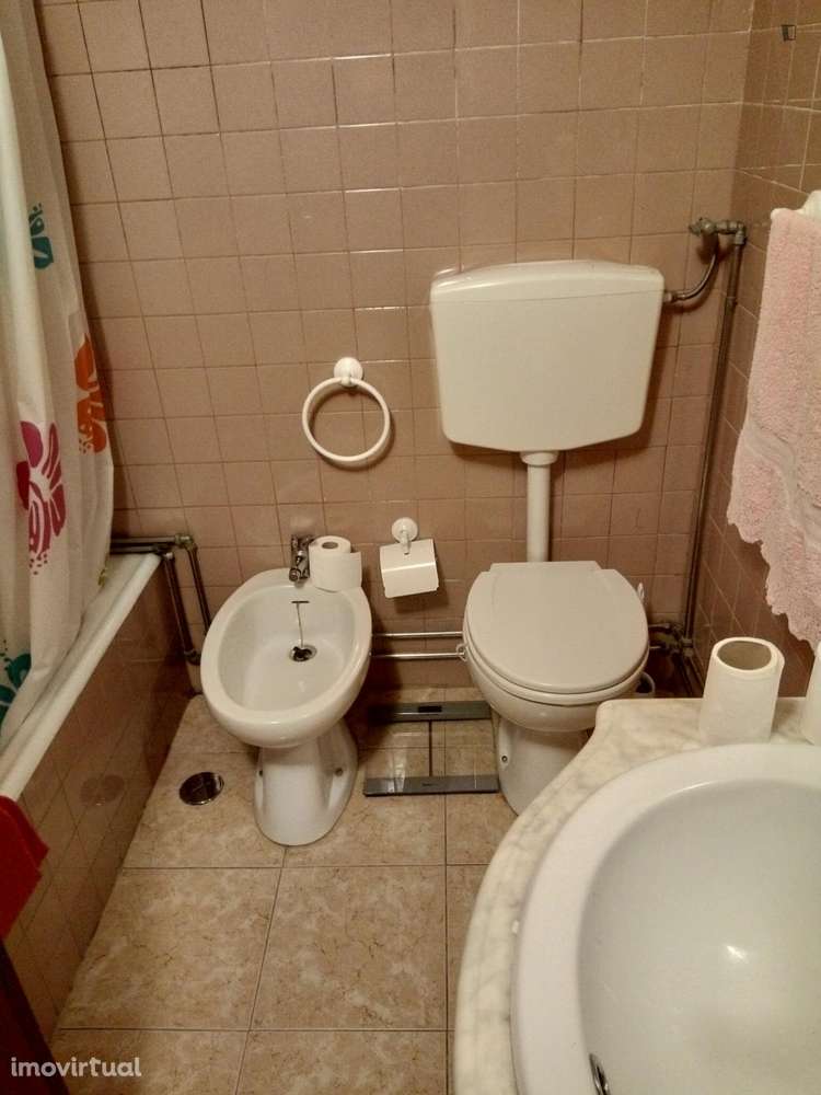 Quarto - localizado em Lordelo do Ouro Porto - Grande imagem: 3/5