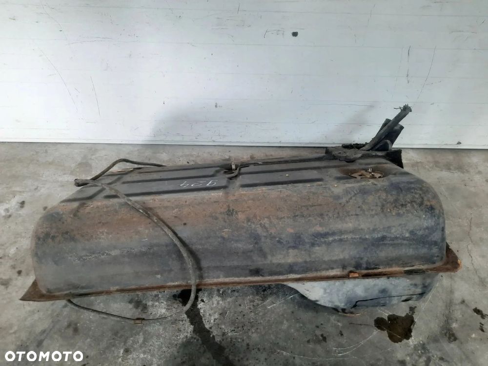 ZBIORNIK PALIWA BAK PORSCHE 924 - 5