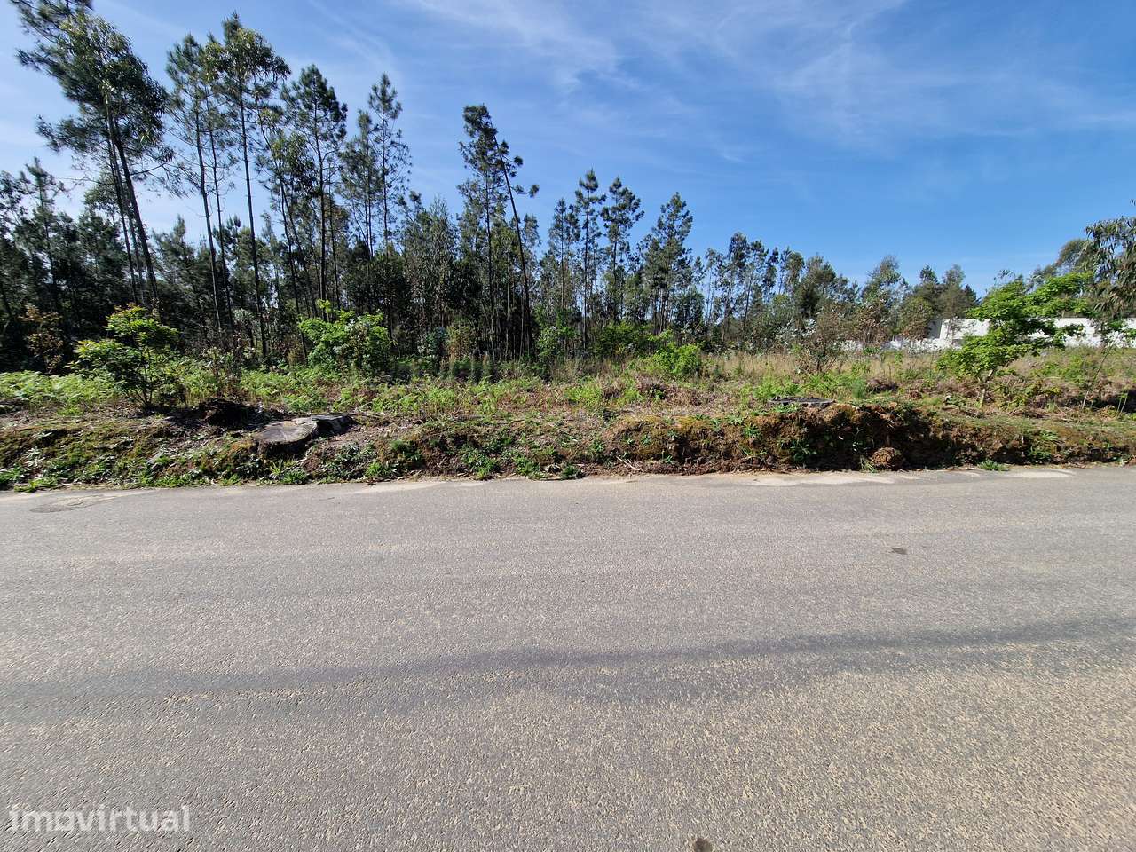 Fantástico Terreno com viabilidade de construção de 6 moradias - Grande imagem: 3/7