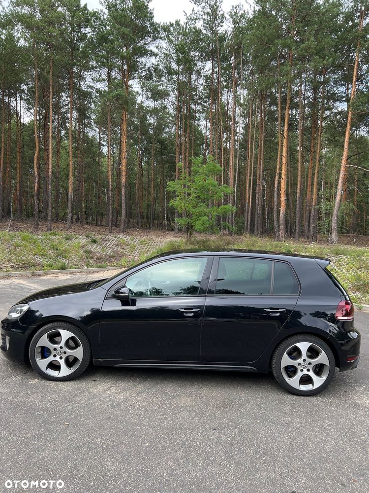 Volkswagen Golf - 6