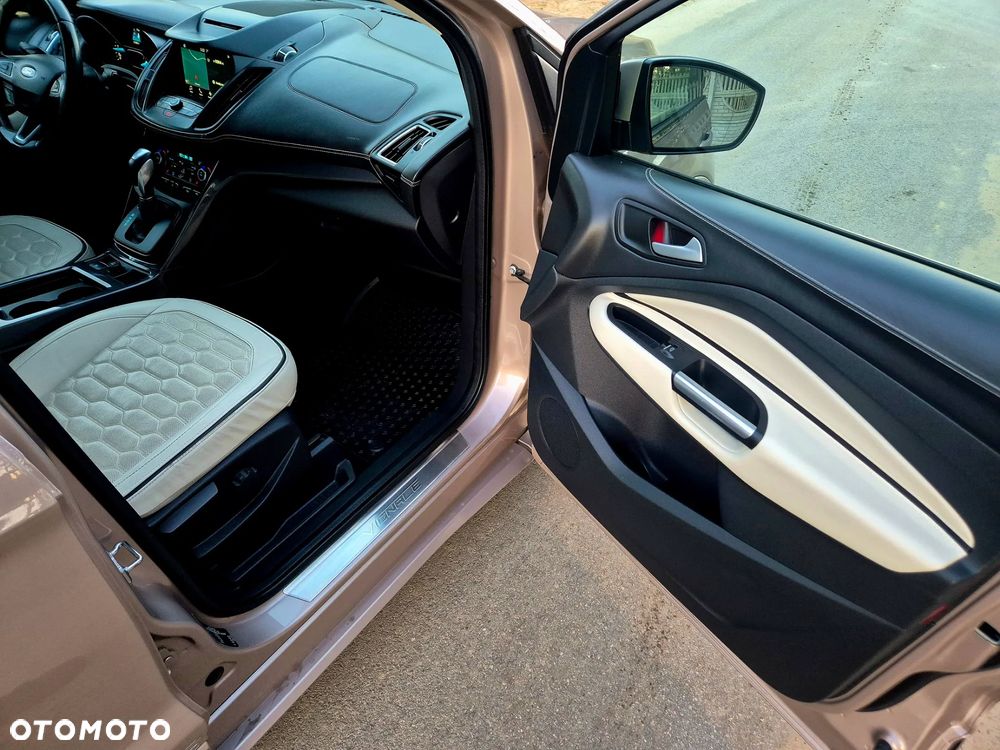 Ford Kuga 2.0 TDCi 4x4 Vignale - 24