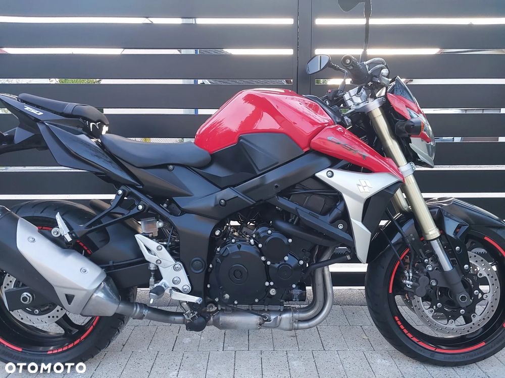 Suzuki GSR - 6