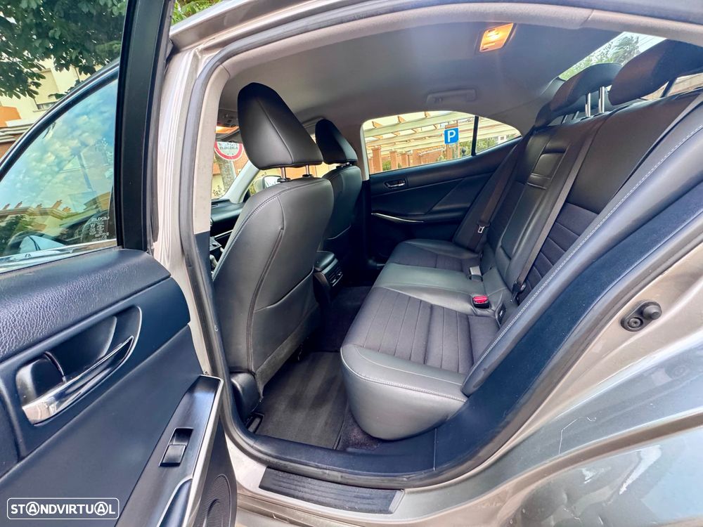 Lexus IS 300H Pack Luxury - 11