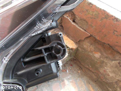 LAMPA LEWA REFLEKTOR TOYOTA COROLLA E21 SEDAN 19- - 10
