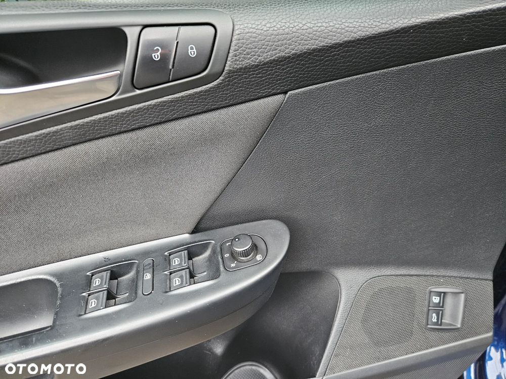 Volkswagen Passat Variant 2.0 TDI DPF Sportline - 17