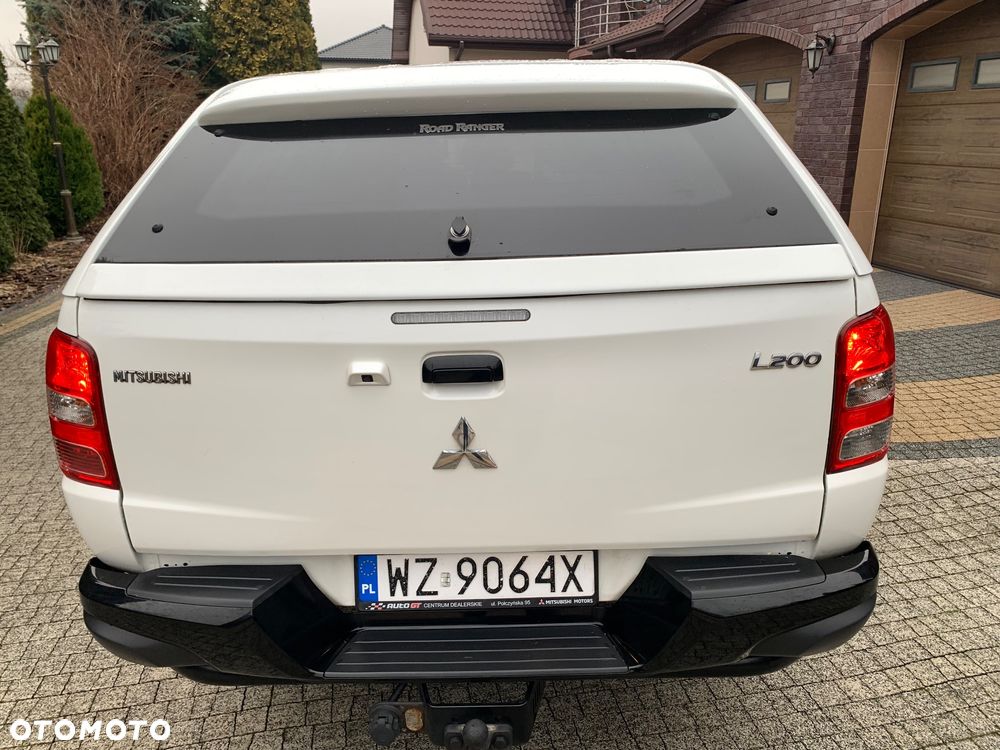 Mitsubishi L200 2.4 d DC Instyle Premiere Edition - 38