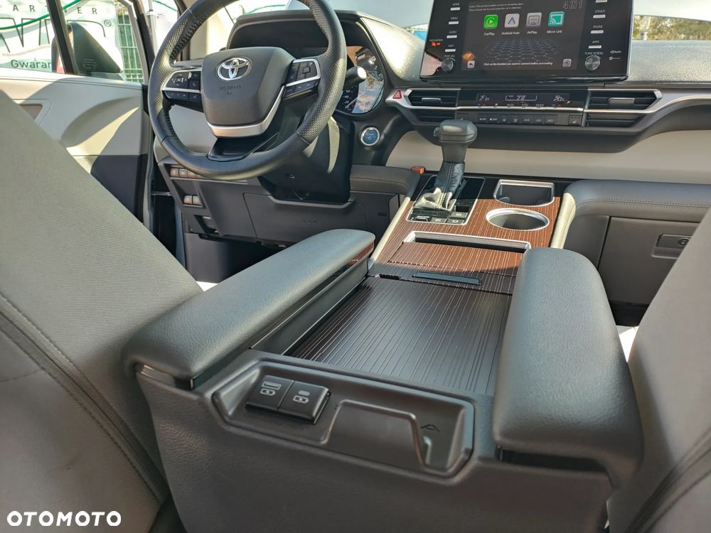 Toyota Sienna - 32
