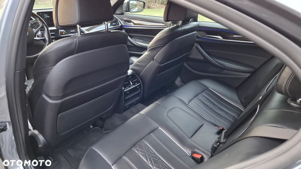 BMW Seria 5 M550i xDrive - 8