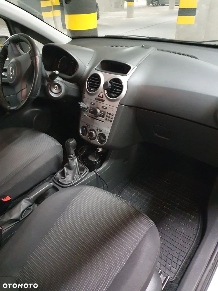 Opel Corsa 1.2 16V Enjoy - 12