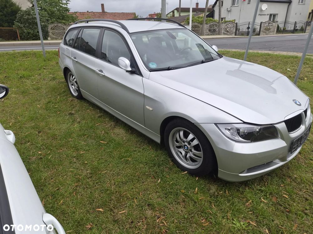 BMW Seria 3 318i - 1