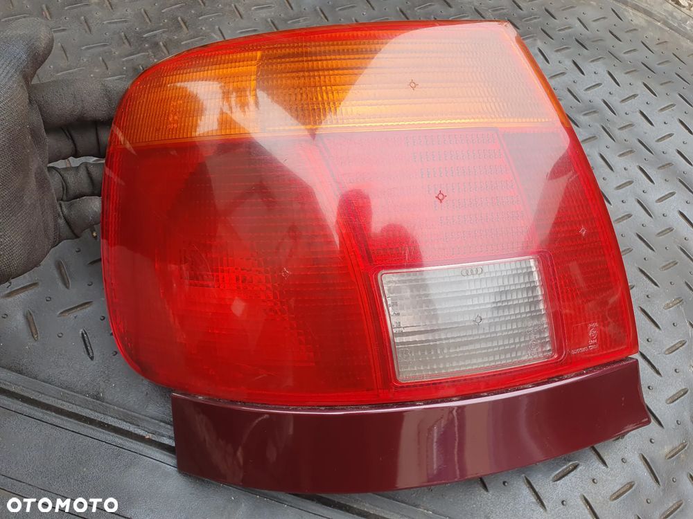 Audi A4 B5 sedan lampa LEWY tył wkład blenda oryginał Europa 8D0945095A - 2