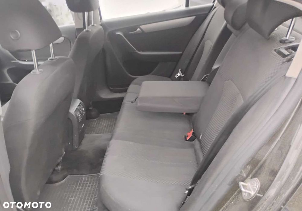 Volkswagen Passat - 11