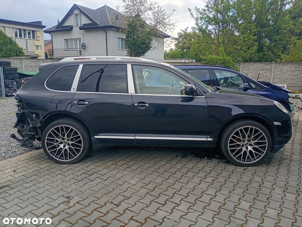 Porsche Cayenne - 4