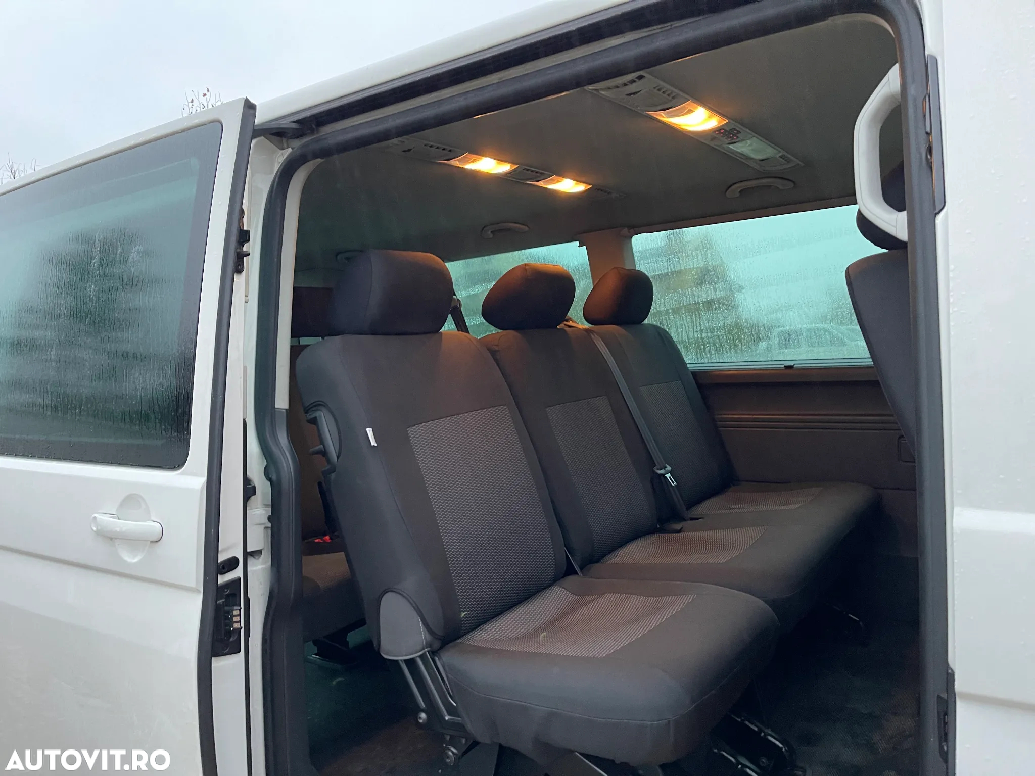 Volkswagen Caravelle - 10