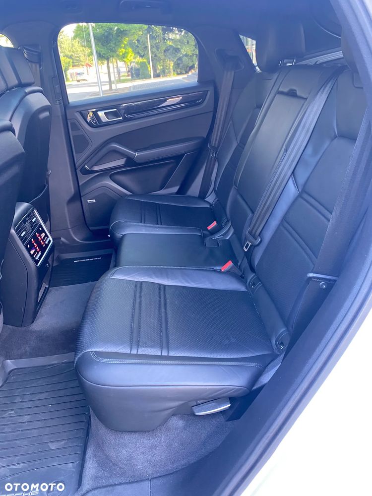 Porsche Cayenne Platinum Edition - 12