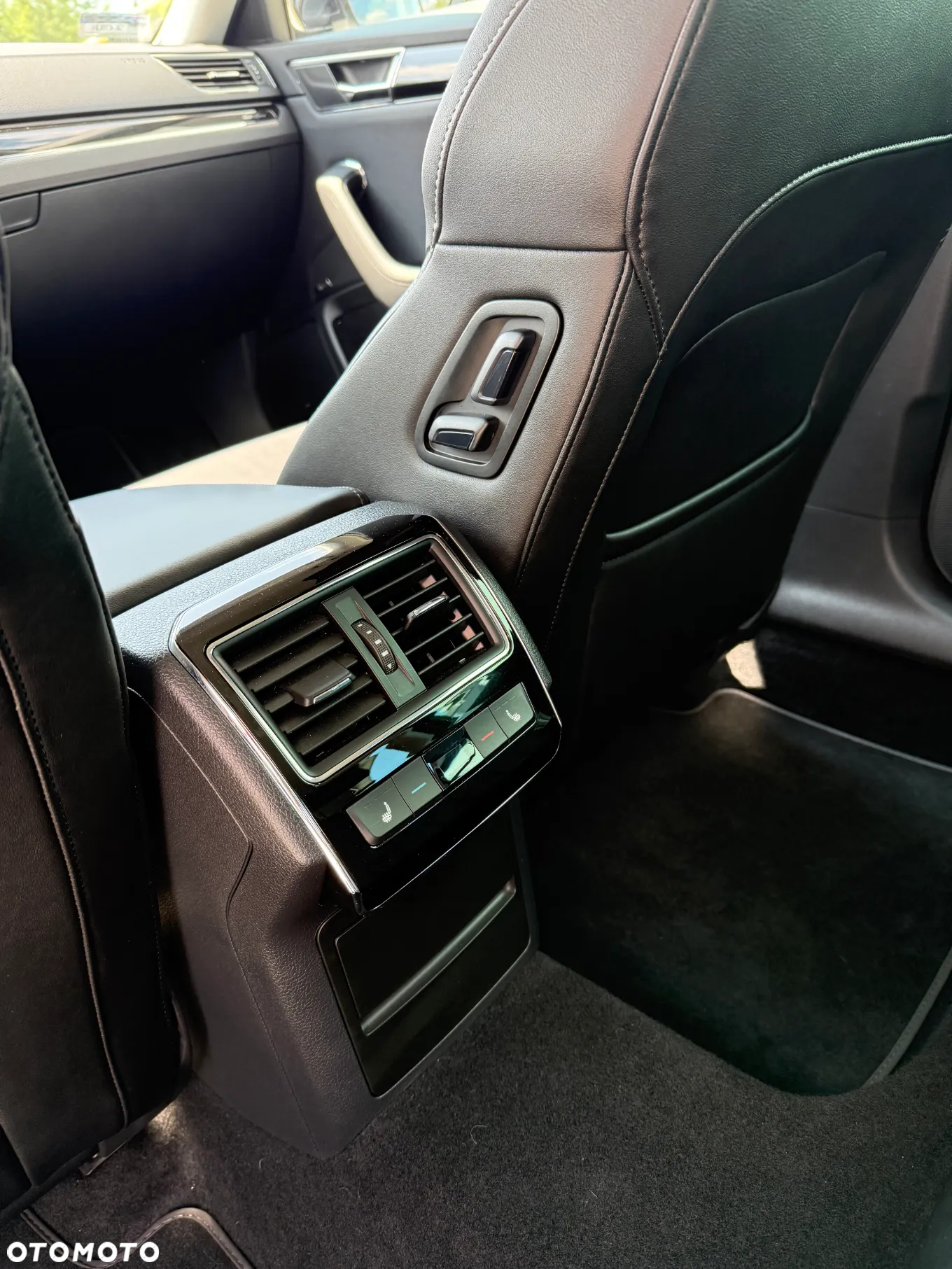 Skoda Superb 2.0 TDI SCR 4x4 L&K DSG - 11