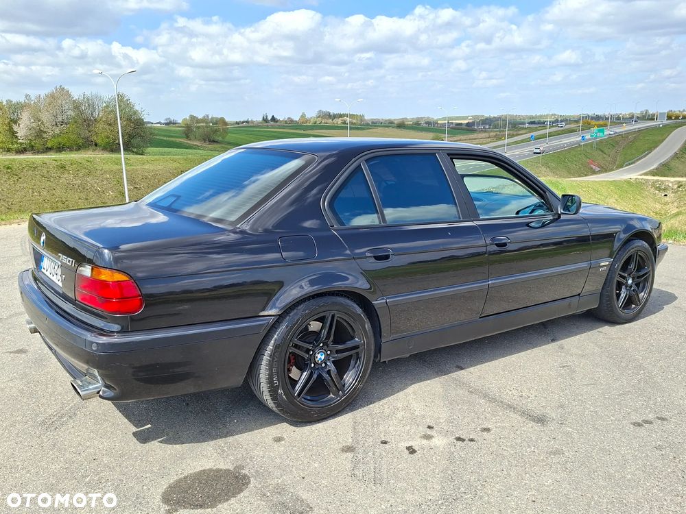 BMW Seria 7 750i - 4