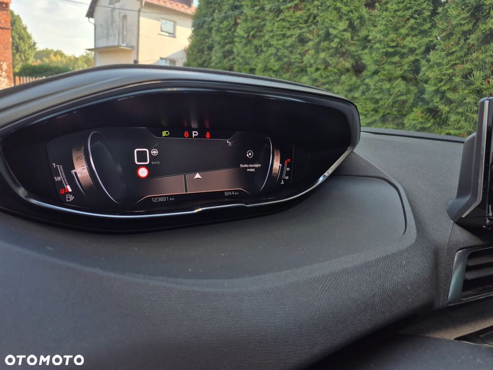 Peugeot 5008 PureTech 180 EAT8 Stop & Start GT - 24