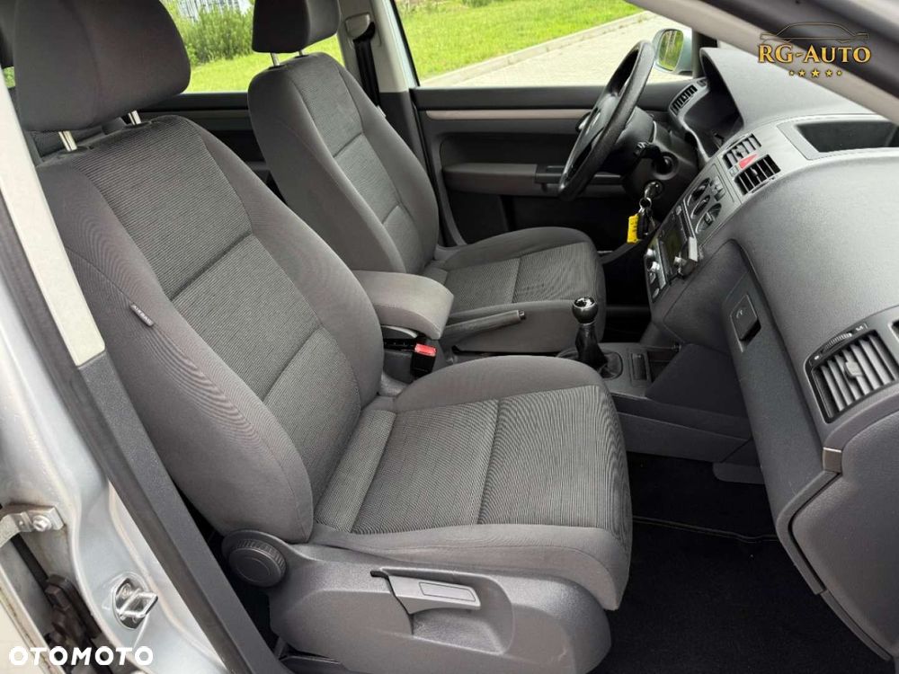 Volkswagen Touran - 38