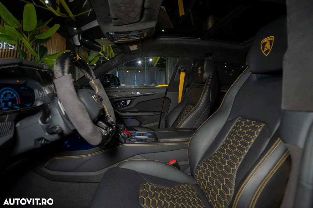 Lamborghini URUS - 14
