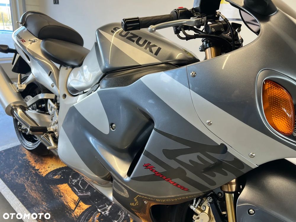 Suzuki GSX - 23