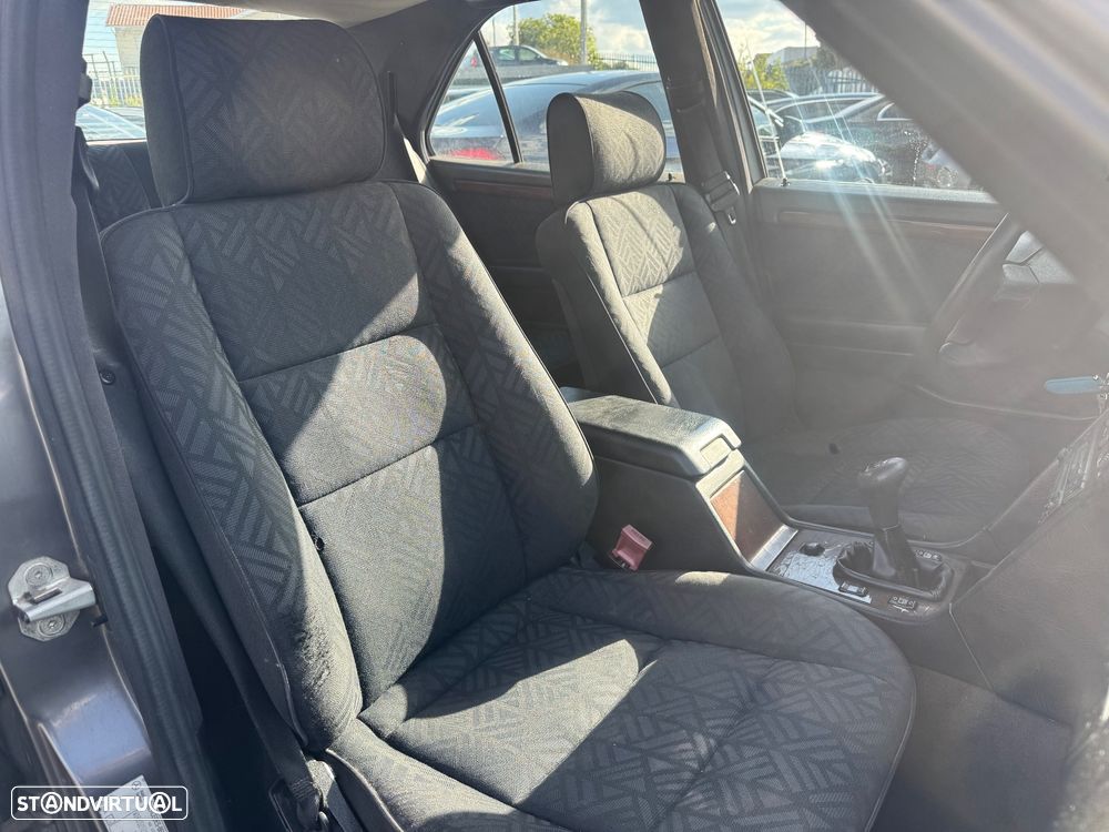 Mercedes-Benz C 220 D Elegance - 30